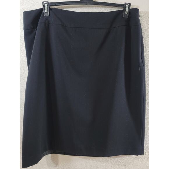 Liz Claiborne Black Flat Front A Line Midi Skirt 16W Plus Soft Lightweight Lined - Picture 1 of 4